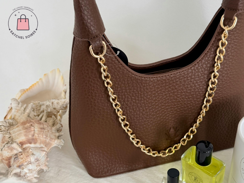The Chain Bag: Understated Extravagance